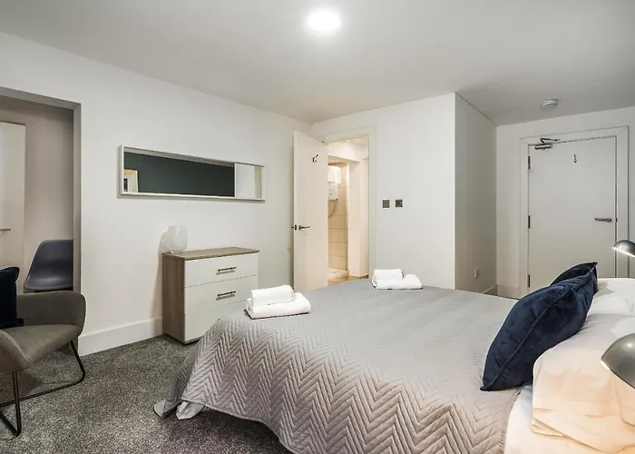 The Renfrew Residence 4-Bedroom, City Centre
