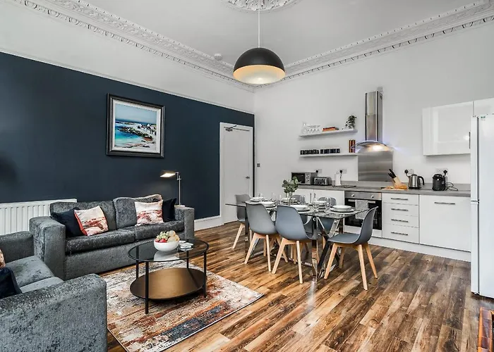 The Renfrew Residence 4-Bedroom, City Centre