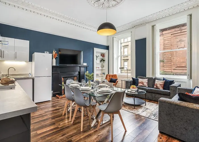 The Renfrew Residence 4-Bedroom, City Centre